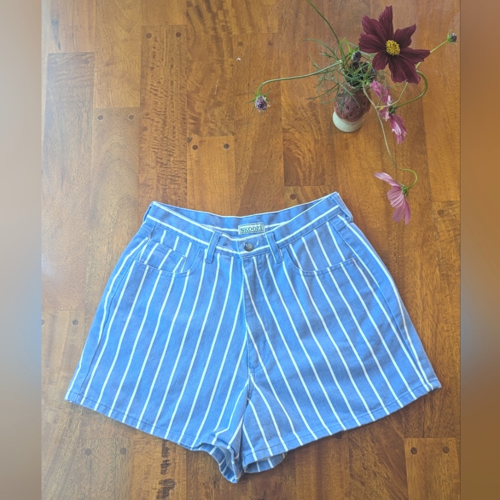 SKOOZI Vintage High Waist Shorts W26